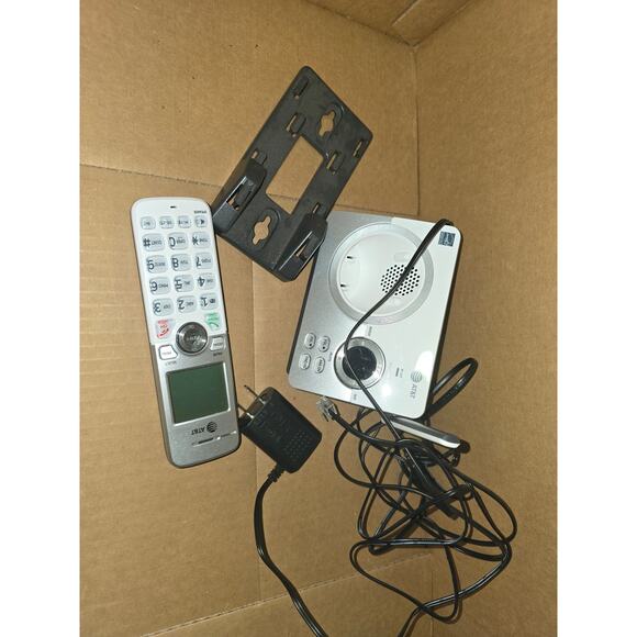AT&T Cordless Phone System Digital Answering Machine - Picture 5 of 9